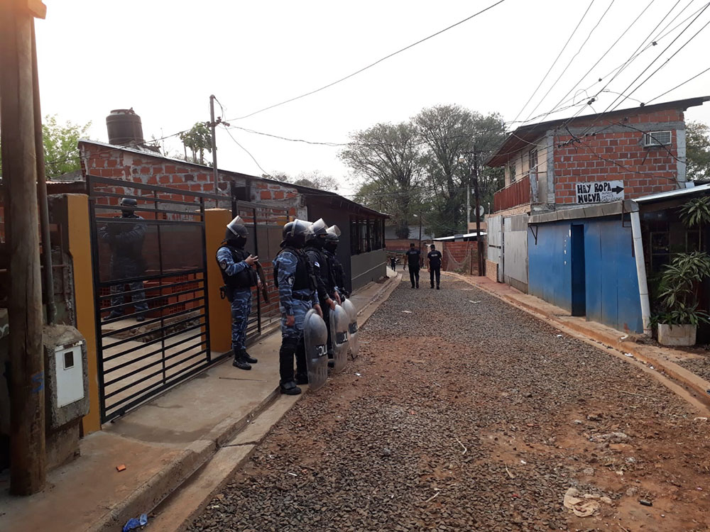 En allanamiento en una vivienda de Posadas secuestran armas y droga