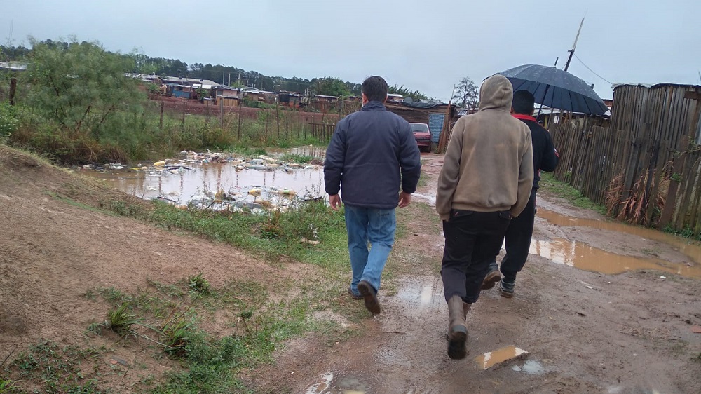 Ayudan a familias afectadas por las fuertes lluvias registradas en Posadas