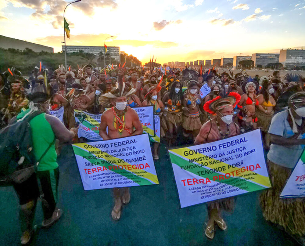 Brasil: horas decisivas en el conflicto que el Gobierno mantiene con los indígenas