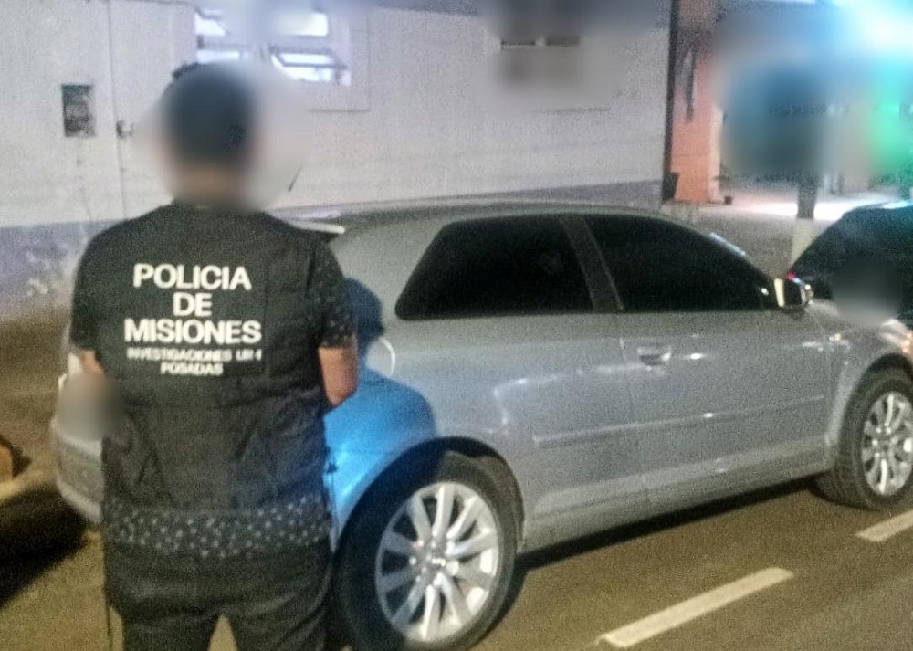 Detuvieron a dos hombres que robaron un auto con una grúa