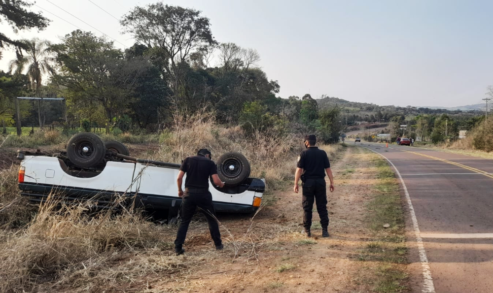 Despiste y vuelco en San Antonio dejó cinco lesionados