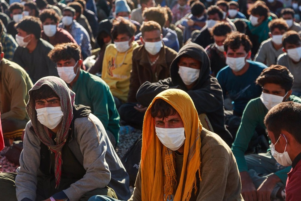 Ecuador y Colombia abren sus fronteras a refugiados afganos