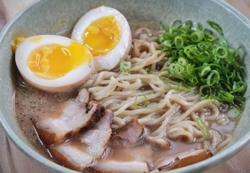 Qué es y cómo se prepara el ramen, el plato que pusieron de moda las series coreanas