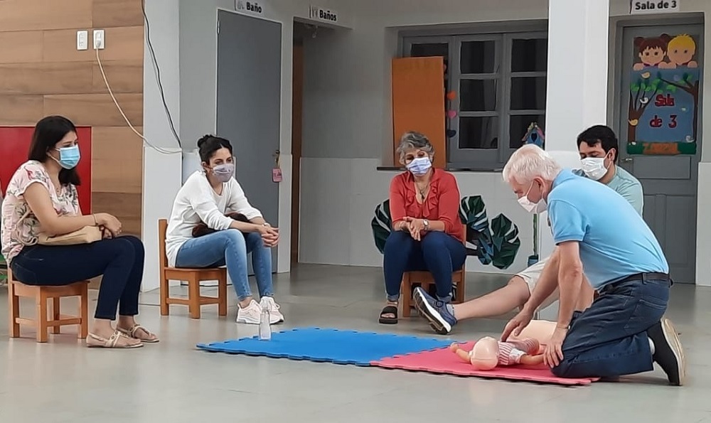 Capacitaron a padres de bebés prematuros en técnicas de RCP