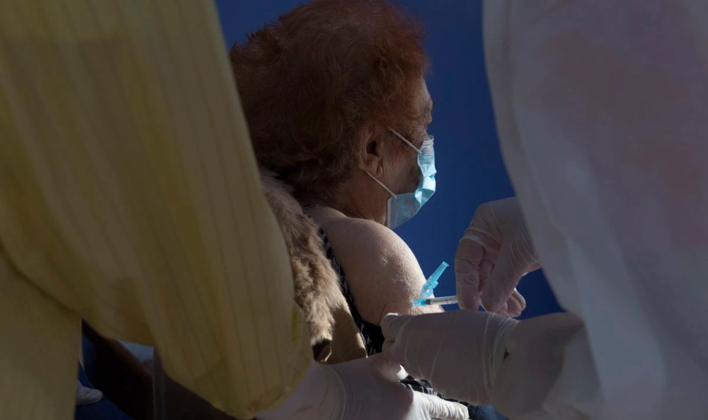 Brasil también aplicará una tercera dosis de la vacuna contra el COVID