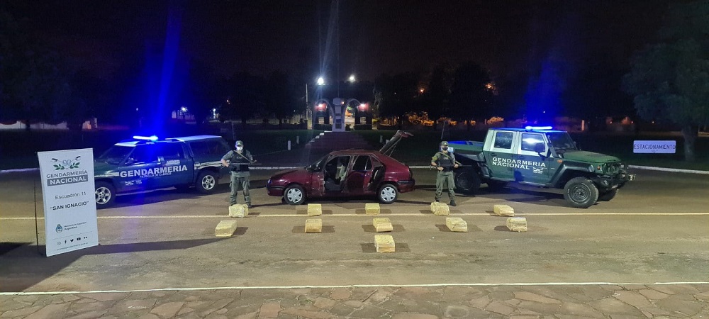 Abandonan vehículo cargado con 309 kilos de marihuana (1)