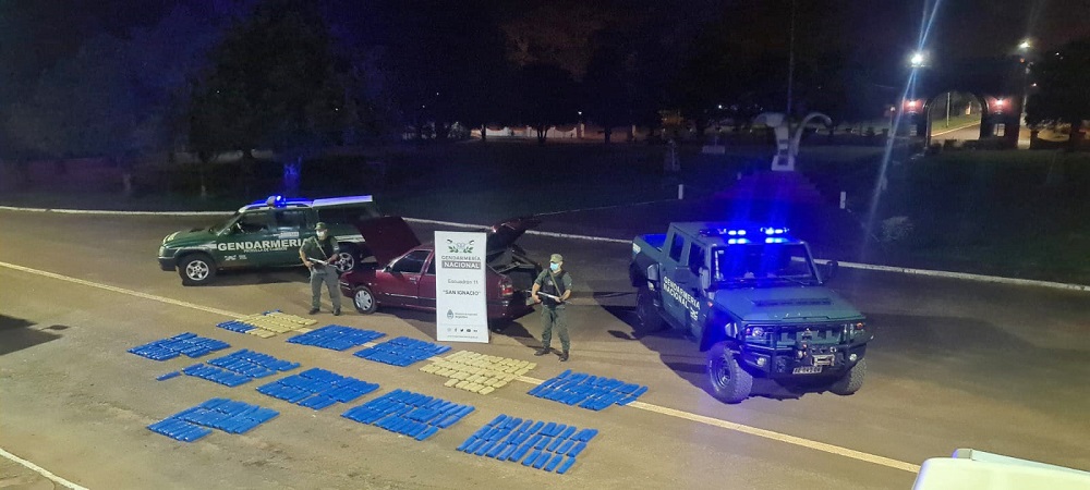 Abandonan vehículo cargado con 309 kilos de marihuana (4)