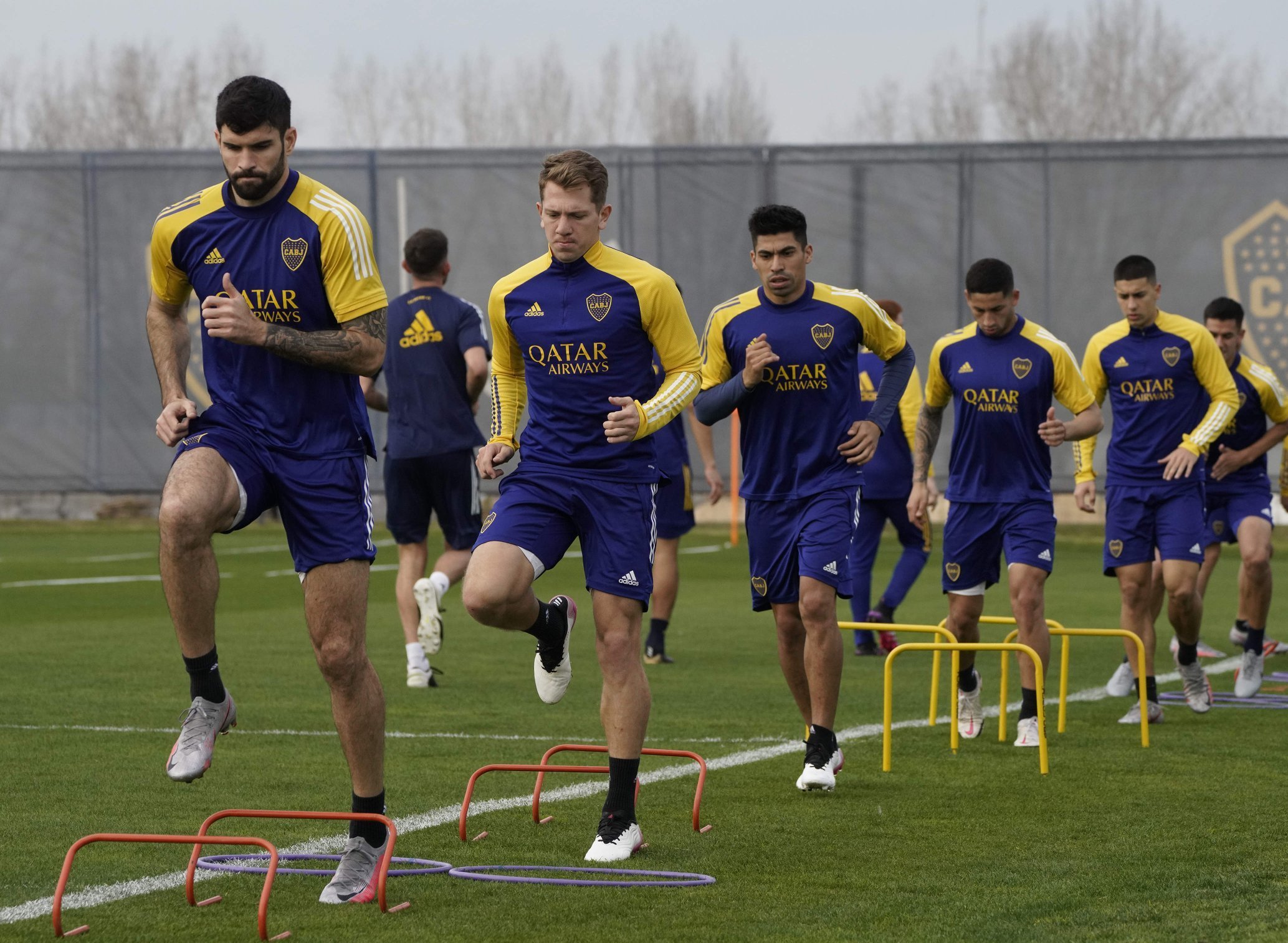 Boca: Battaglia ensayó cuatro cambios en el equipo que visitará a Central