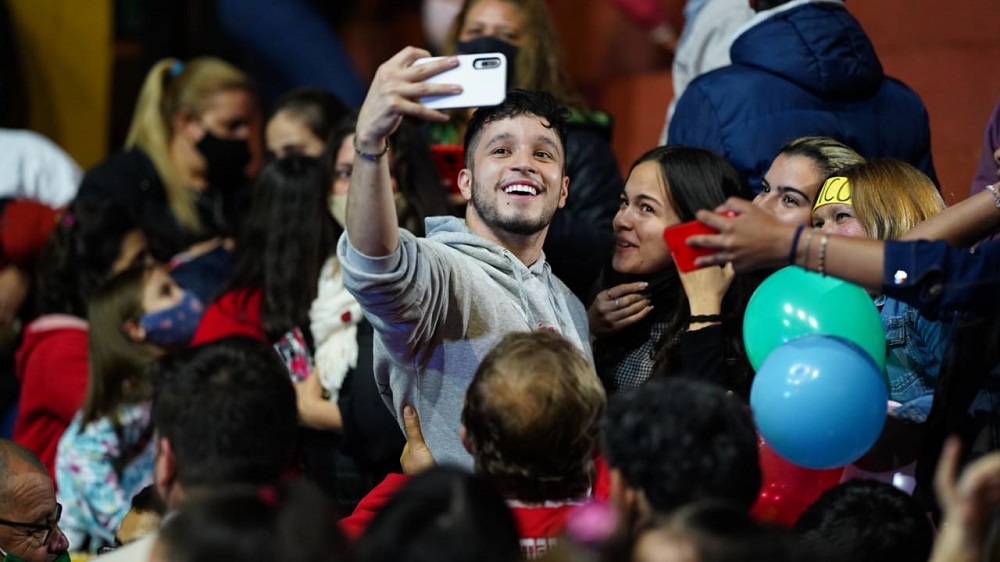 Un recibimiento a “lo campeón” para Nicolás Olmedo en Apóstoles