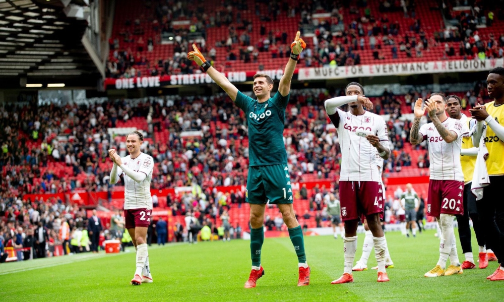 Con otro show, “Dibu” Martínez le ganó el duelo a Cristiano Ronaldo