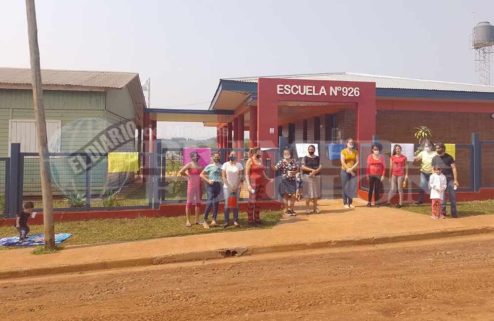 Padres siguen impidiendo el ingreso a la Escuela 926 de Oberá