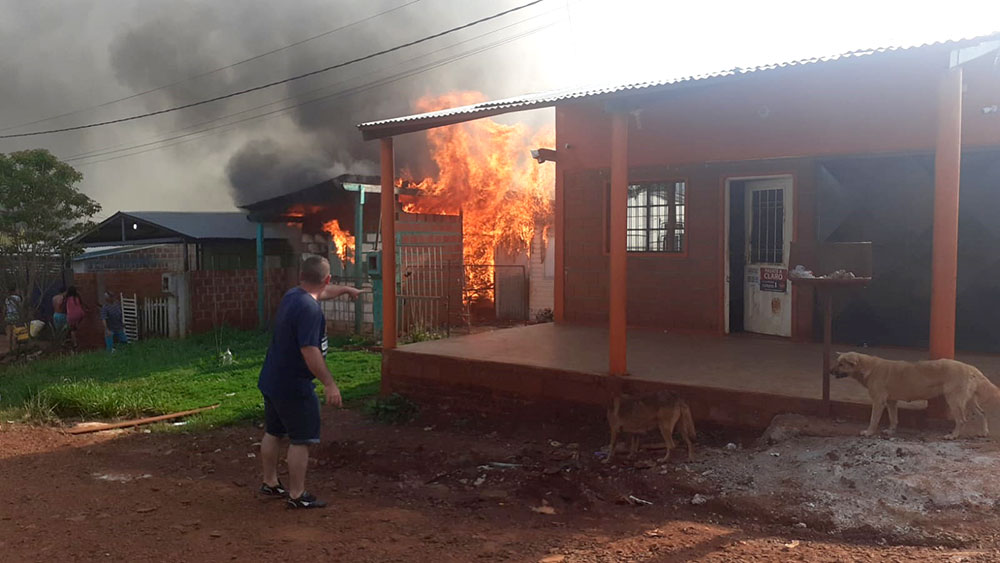 El fuego consumió una vivienda en Posadas