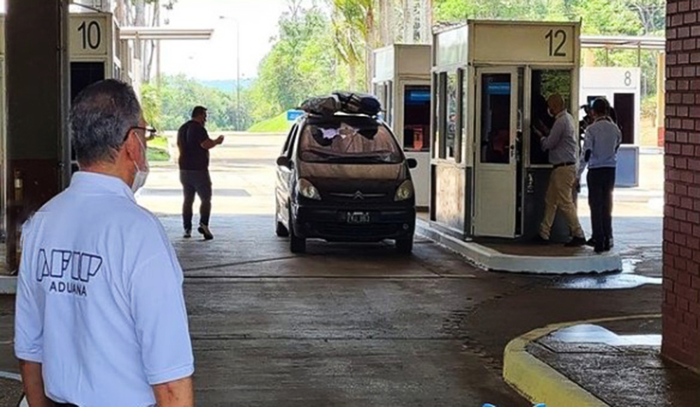 Se habilitó el corredor turístico Iguazú-Foz y cruzan los primeros