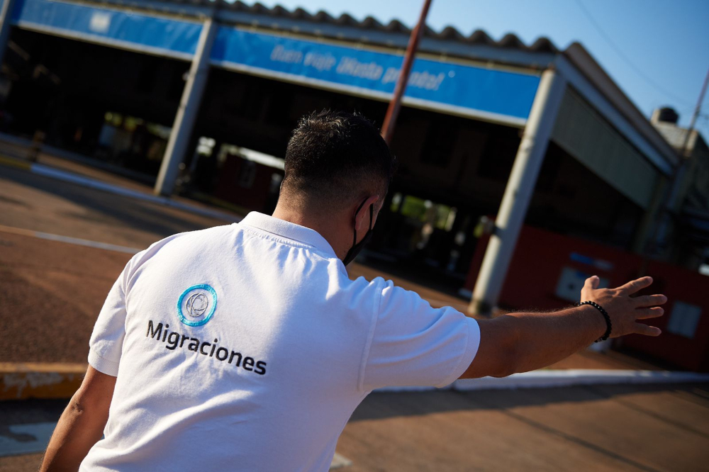 Se habilitó el corredor turístico Iguazú-Foz y cruzan los primeros