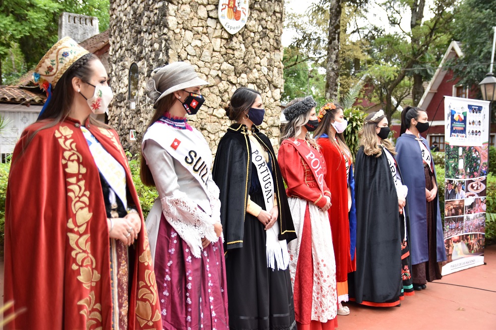 Karina, Chango Spasiuk y Amar Azul, estrellas de la Fiesta del Inmigrante 2021