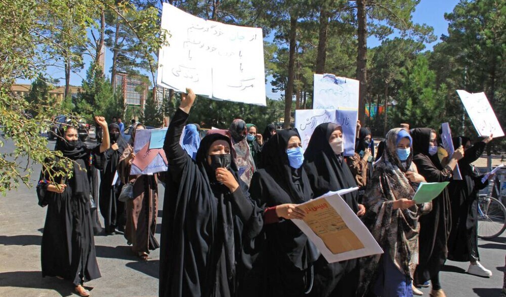 Un hecho inédito en 2021: mujeres afganas marcharon por sus derechos