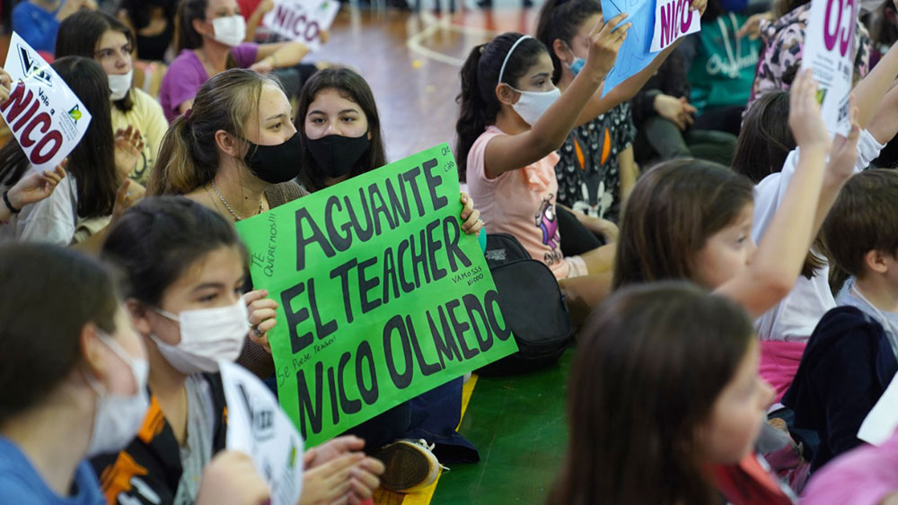 Apóstoles de fiesta por la presencia de Nicolás Olmedo en la final de La Voz