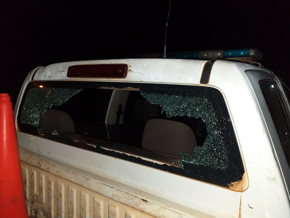 Descontrol, botellazos y ataque con machete a la Policía: un detenido