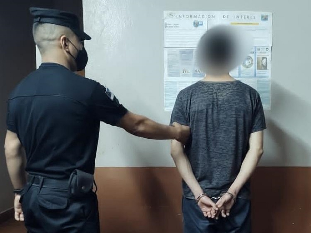 Robó reflectores en una escuela y terminó tras las rejas