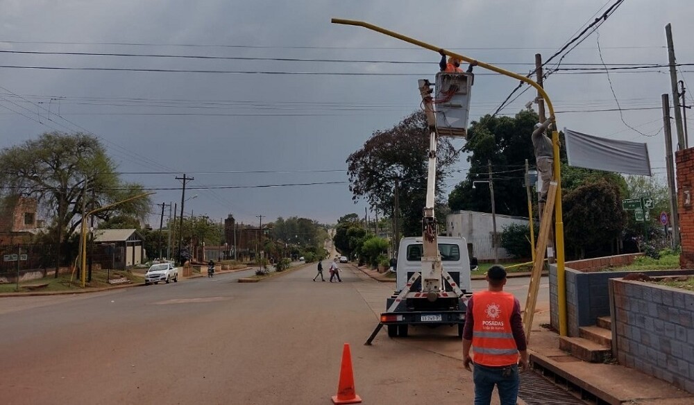 Colocan nuevos semáforos en avenidas de Posadas