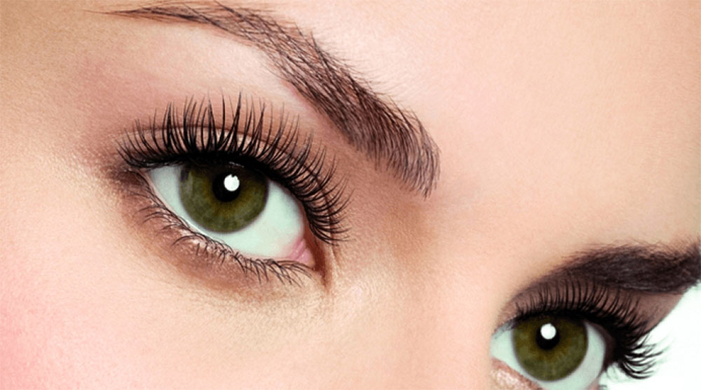 Miradas y pestañas naturales