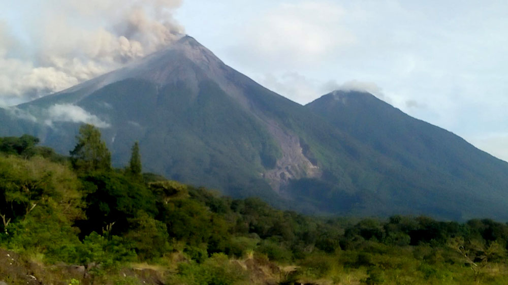 El volcán de Fuego inició hoy una fuerte fase eruptiva
