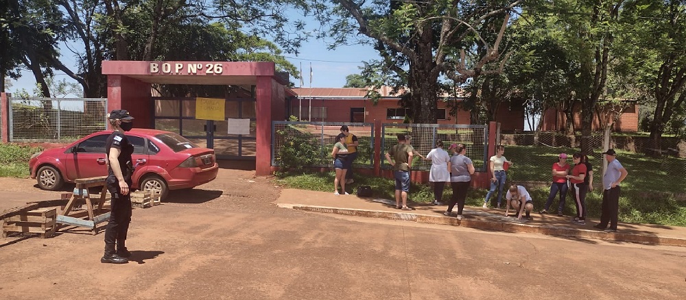 Colonia Aurora: padres autoconvocados se manifiestan frente al BOP 26
