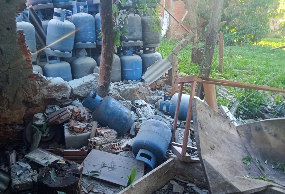 Estalló una garrafa de gas en un depósito en San Antonio: dos heridos