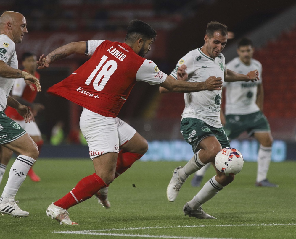 NOTICIAS ARGENTINAS BAIRES,
OCTUBRE 21: Escena del partido
que estan jugando Independiente
y Sarmiento de Junin, valido por
la decimoseptima fecha de la
Liga Profesional.FOTO NA:
MARIANO SANCHEZ