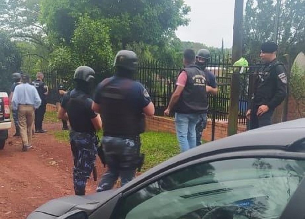 Tras violento asalto, atraparon a uno y buscan a otros dos