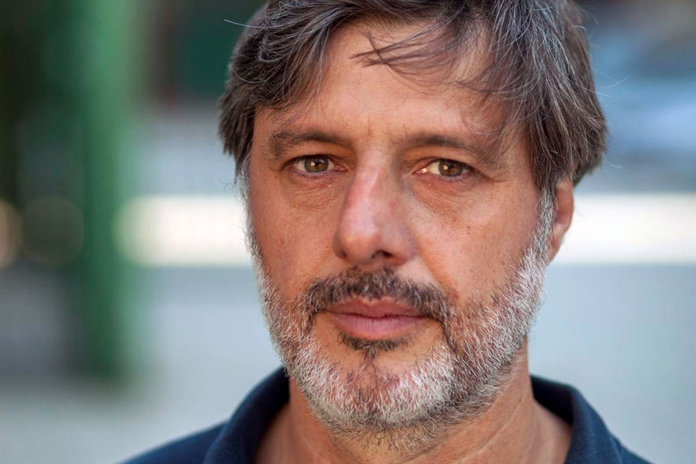 “La identidad es simplemente una ficción”