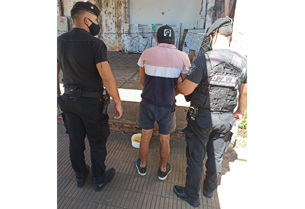 Agredió a su pareja en plena calle, huyó pero lo atraparon