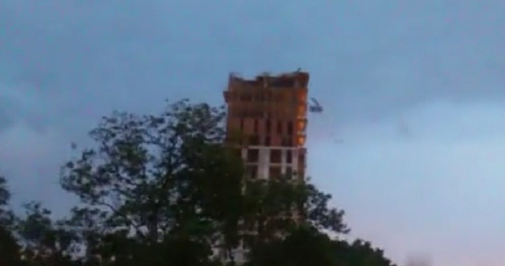 Tormenta en Posadas: voladura de techos, árboles caídos y cortes de luz