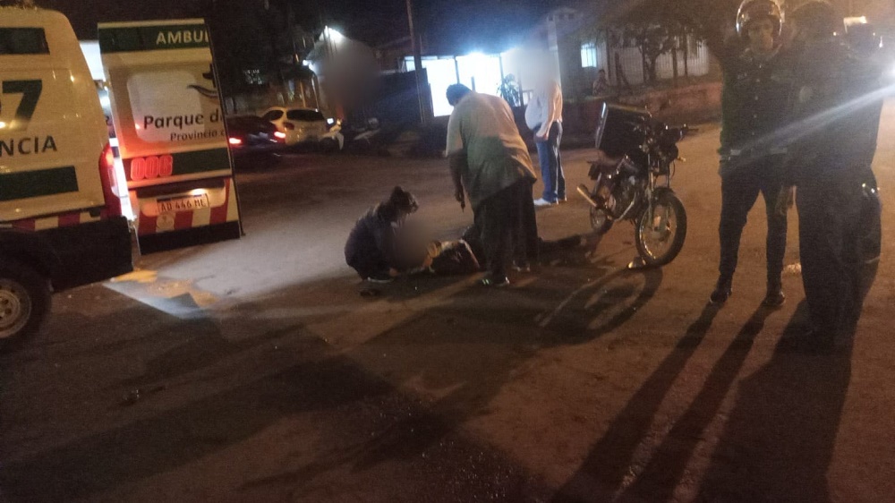 Colisión entre una camioneta y una moto dejó un lesionado en Oberá