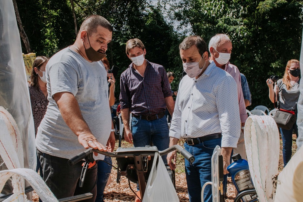 Entregan equipamientos e insumos para mejorar la producción