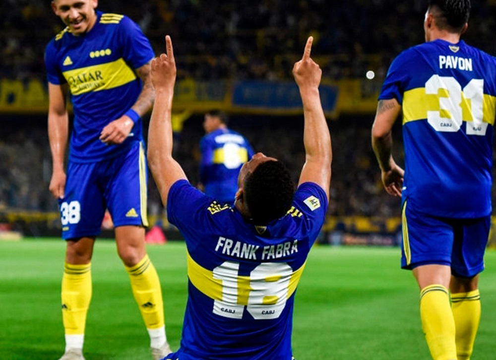 Con dos golazos, Boca pone orden y sigue en la pelea