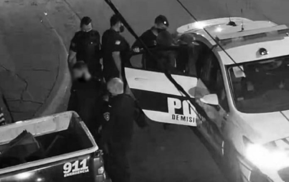 Los filmaron cuando intentaban robar una moto: detenidos