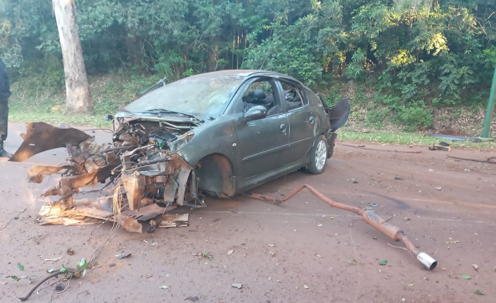 Dos heridos graves tras despiste y choque en Apóstoles
