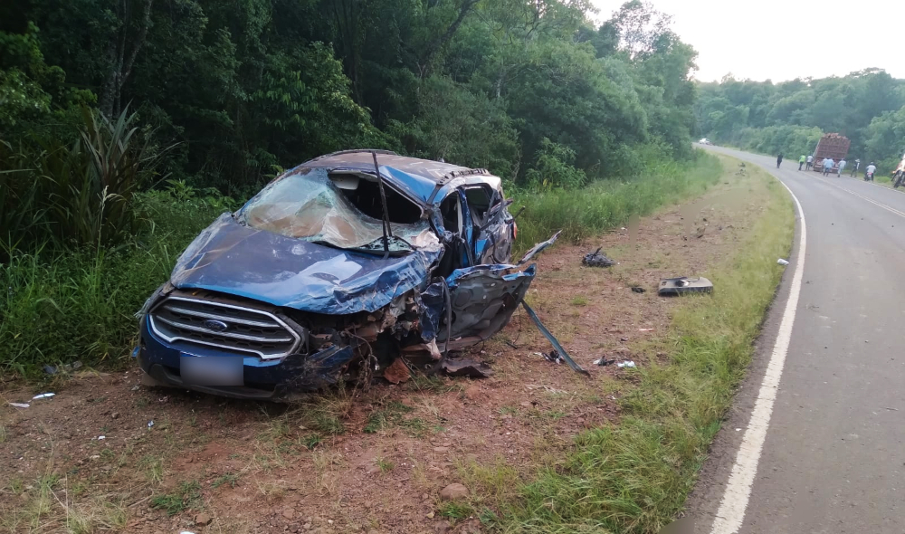 Gendarme lesionado tras chocar con un camión con maderas