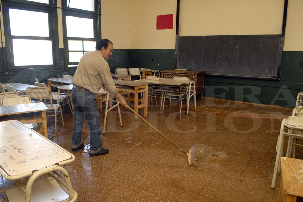 Tres días de paro cumplieron los porteros de escuelas públicas durante esta semana
