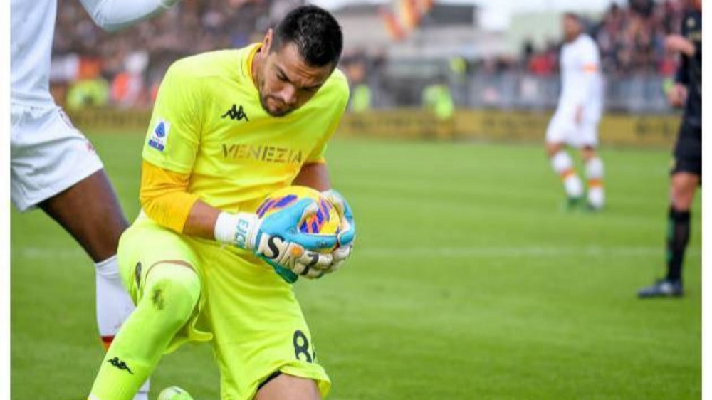 El arquero misionero vistió los colores del Venezia en la Serie A de Italia.