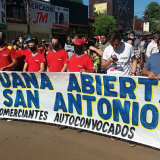 Vecinos de San Antonio reclaman por la apertura del paso fronterizo