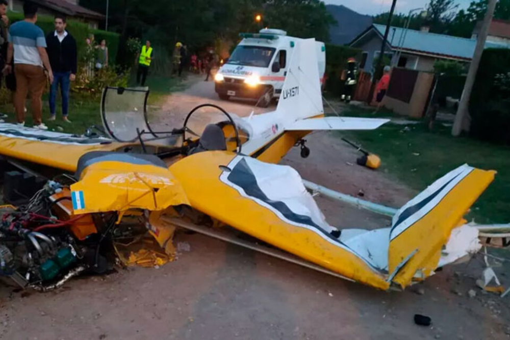 Insólito: madre e hija fueron impactadas por una avioneta