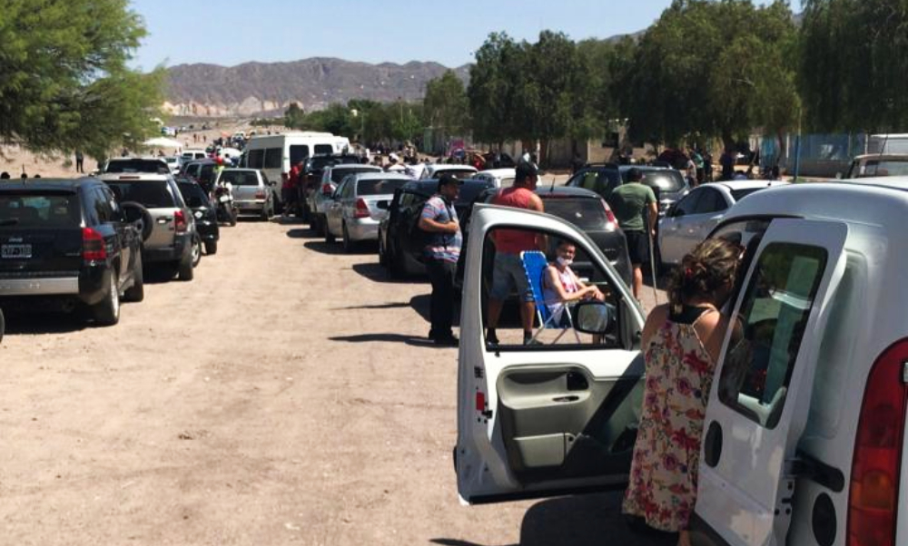 Locura: más de 4 kilómetros de cola por una entrada para Argentina-Brasil