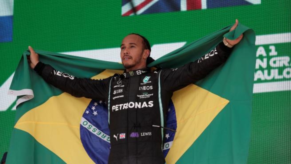 Hamilton se quedó con el GP de Brasil y puso la Fórmula 1 al rojo vivo
