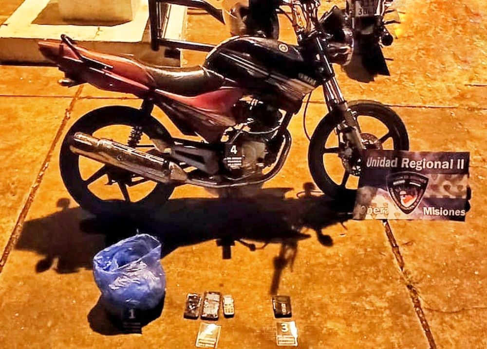 Detuvieron a dos jóvenes con una moto robada y marihuana