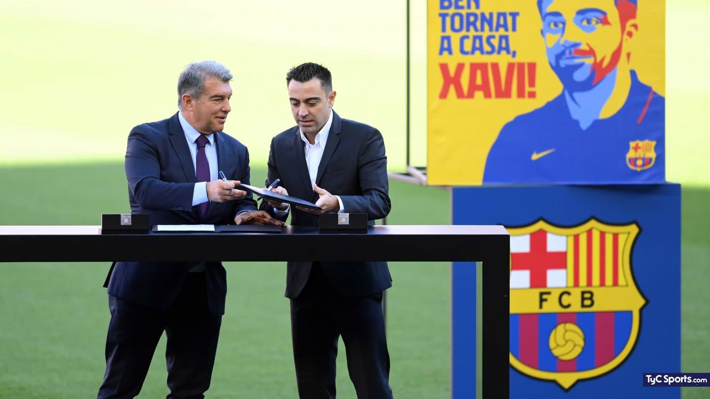 Xavi fue presentado como nuevo DT del Barcelona ante 10 mil fanáticos