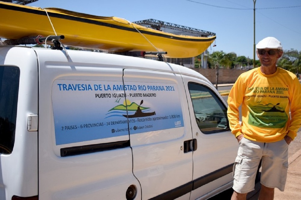 Kayakista buscará unir Puerto Iguazú con Puerto Madero