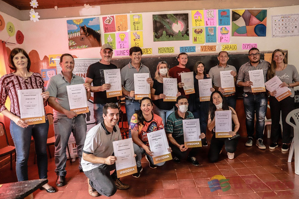 Entregaron 66 títulos de propiedad a productores de El Soberbio