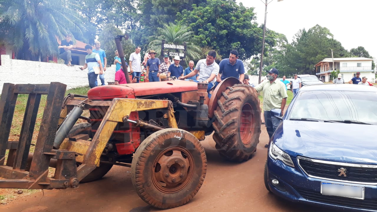 Gendarmería devolvió el tractor secuestrado a su propietario